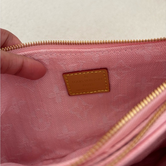 Upcycled pink denim Louis Vuitton shoulder bag with chain - Picture 4 of 4